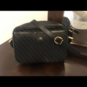 AUTHENTIC Gucci bag with crossbody strap